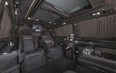 KLASSEN VIP VAN MVD 9021