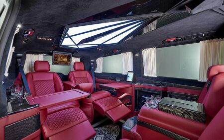 KLASSEN VIP VAN MVD 9033