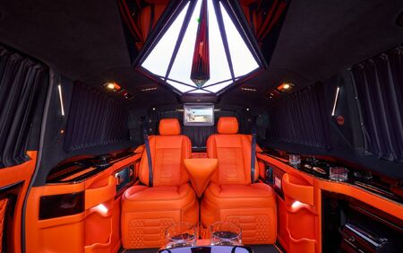 KLASSEN VIP VAN MVD 9045