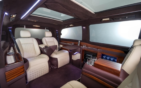 KLASSEN VIP VAN MVD 9048