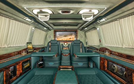 KLASSEN VIP VAN MVD 9026