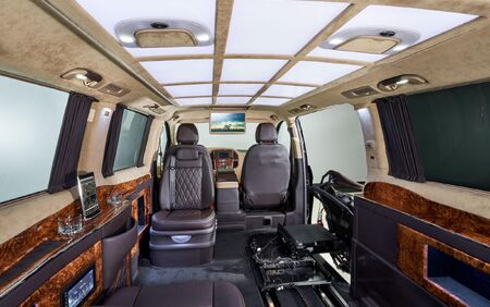 KLASSEN VIP VAN MVD 9056