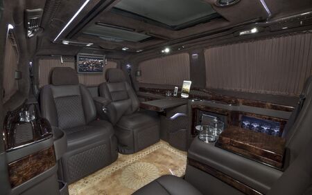 KLASSEN VIP VAN MVD 9018