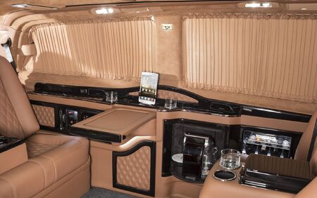 KLASSEN VIP VAN MVD 9012