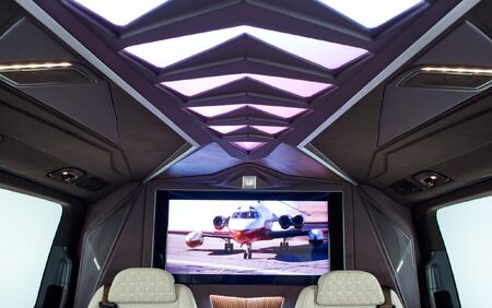 KLASSEN VIP VAN MVD 9027