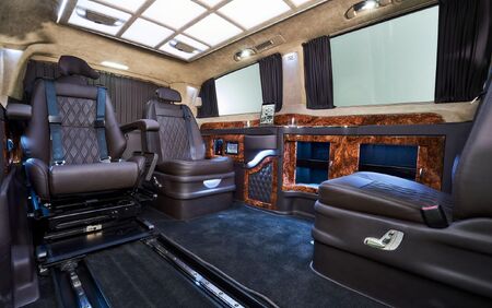 KLASSEN VIP VAN MVD 9056