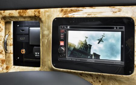 KLASSEN VIP VAN MVD 9011