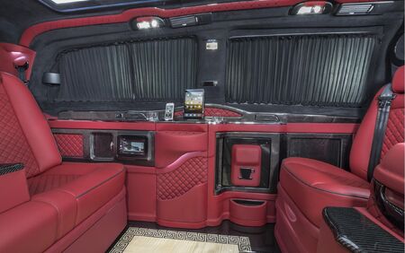 KLASSEN VIP VAN MVD 9054