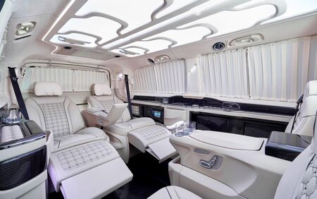 KLASSEN VIP VAN MVD 9057