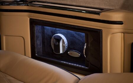 KLASSEN VIP VAN MVD 9006