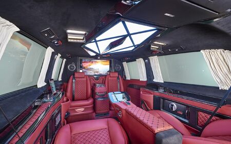 KLASSEN VIP VAN MVD 9033