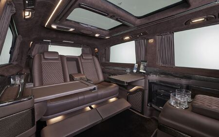 KLASSEN VIP VAN MVD 9032