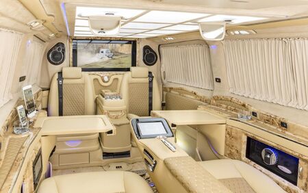 KLASSEN VIP VAN MVD 9013