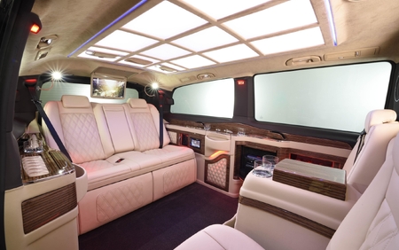 KLASSEN VIP VAN MVD 9038