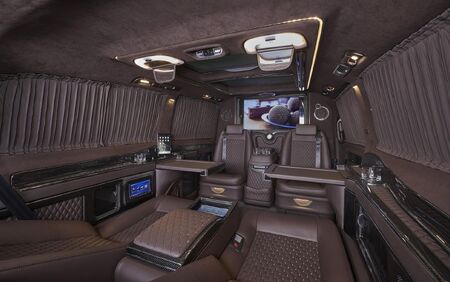 KLASSEN VIP VAN MVD 9032