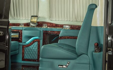 KLASSEN VIP VAN MVD 9026