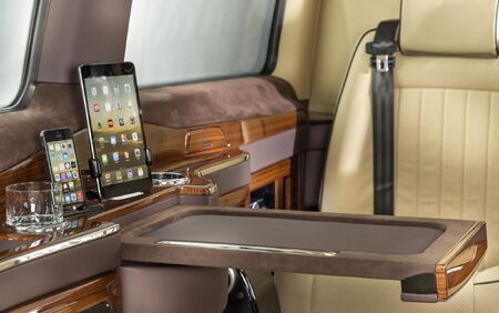 KLASSEN VIP VAN MVD 9052