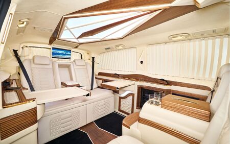 KLASSEN VIP VAN MVD 9051