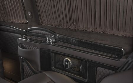 KLASSEN VIP VAN MVD 9021