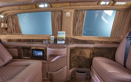 KLASSEN VIP VAN MVD 9023