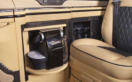 KLASSEN VIP VAN MVD 9007