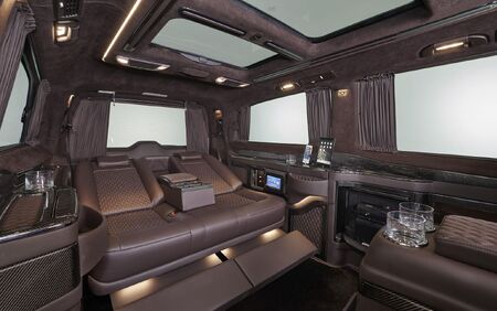 KLASSEN VIP VAN MVD 9032