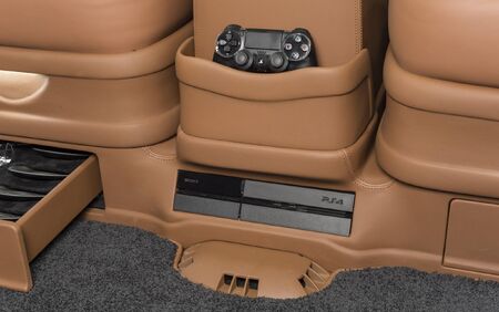 KLASSEN VIP VAN MVD 9012