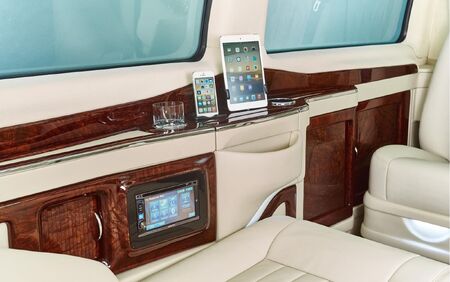 KLASSEN VIP VAN MVD 9024