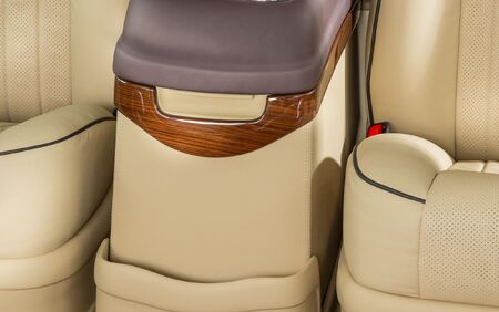 KLASSEN VIP VAN MVD 9052