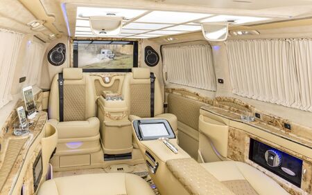 KLASSEN VIP VAN MVD 9013