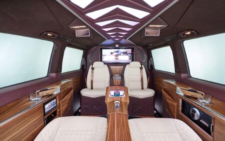 KLASSEN VIP VAN MVD 9027