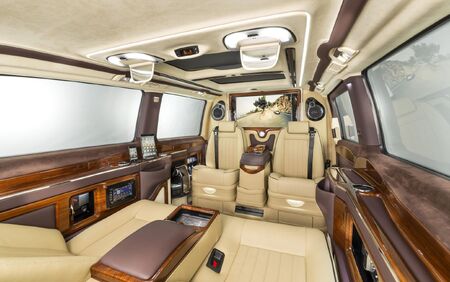 KLASSEN VIP VAN MVD 9052