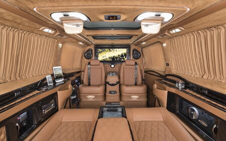 KLASSEN VIP VAN MVD 9017