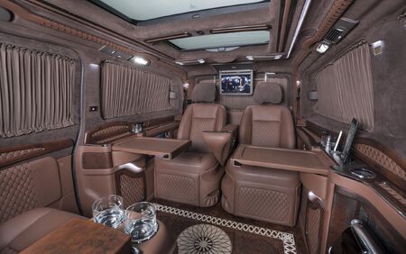 KLASSEN VIP VAN MVD 9019