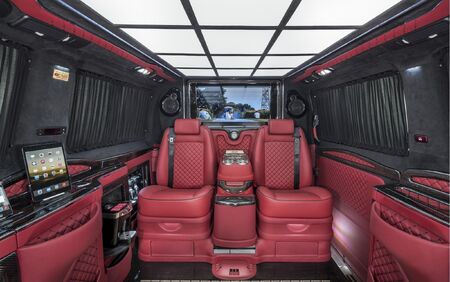 KLASSEN VIP VAN MVD 9054