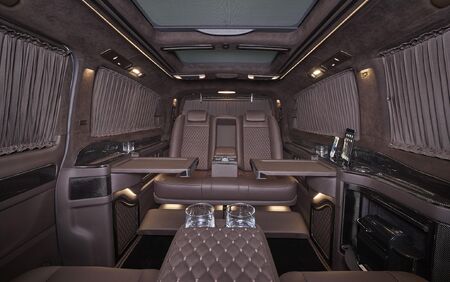 KLASSEN VIP VAN MVD 9032