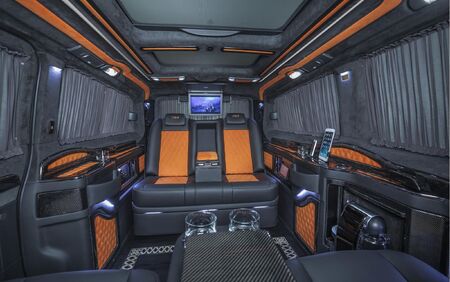 KLASSEN VIP VAN MVD 9022