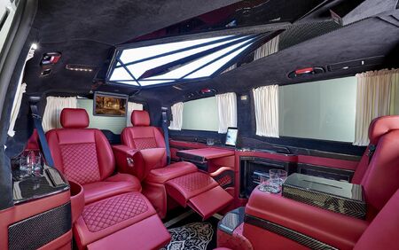 KLASSEN VIP VAN MVD 9033