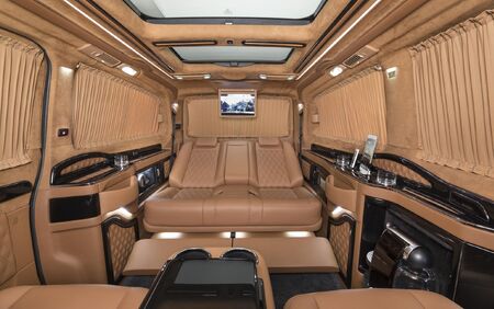 KLASSEN VIP VAN MVD 9017