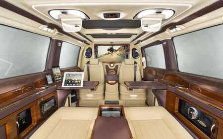 KLASSEN VIP VAN MVD 9025