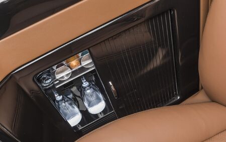 KLASSEN VIP VAN MVD 9012