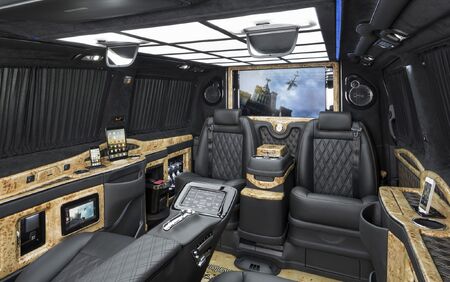 KLASSEN VIP VAN MVD 9011