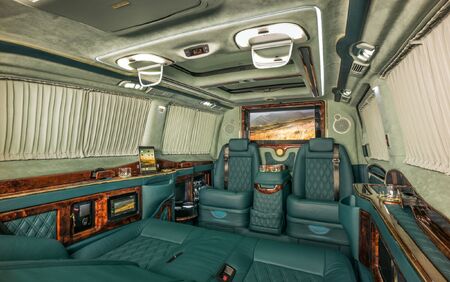 KLASSEN VIP VAN MVD 9026