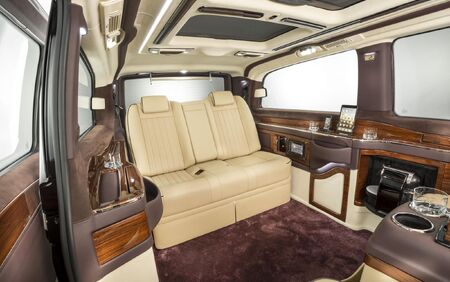 KLASSEN VIP VAN MVD 9052