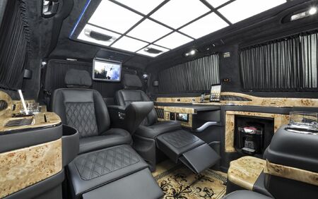 KLASSEN VIP VAN MVD 9011