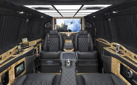 KLASSEN VIP VAN MVD 9011