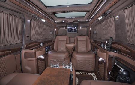 KLASSEN VIP VAN MVD 9019