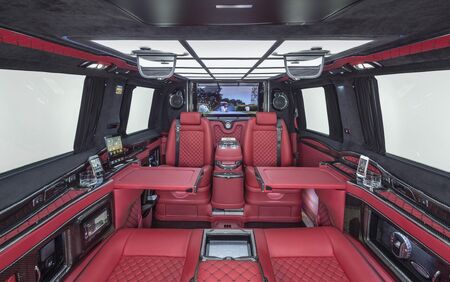 KLASSEN VIP VAN MVD 9054