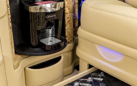 KLASSEN VIP VAN MVD 9013