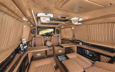 KLASSEN VIP VAN MVD 9017